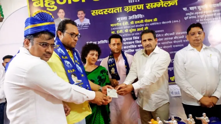 धौलपुर के इस कांग्रेसी नेता ने अपनी मां और भाई के साथ जॉइन की BSP, प्रदेशाध्यक्ष ने कही ये बात