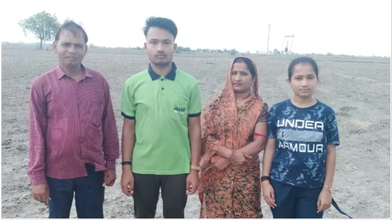 मेडिकल शॉप पर काम करते थे पिता, मां ने भी दिन रात एक किया, अब बेटे ने NEET में हासिल की 2263 रैंक