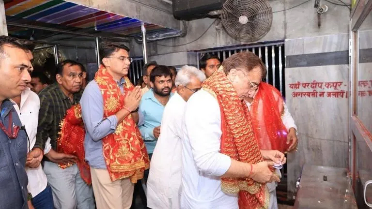 सचिन पायलट वहां पहुंचे जहां भूपेश बघेल माथा टेककर बने थे छत्तीसगढ़ के सीएम CG के सीएम बघेल की राह पर सचिन पायलट? जानें सतना के इस मंदिर दर्शन के क्या हैं मायने
