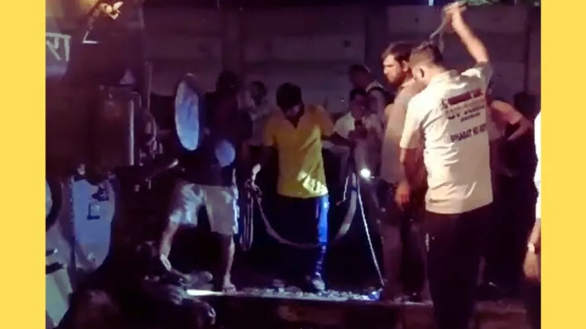 पालीः टक्कर के बाद सूर्यनगरी एक्सप्रेस के इंजन में फंस गई भैंस, हादसे के चलते 3 घंटे लेट हुई ट्रेन NewsTak