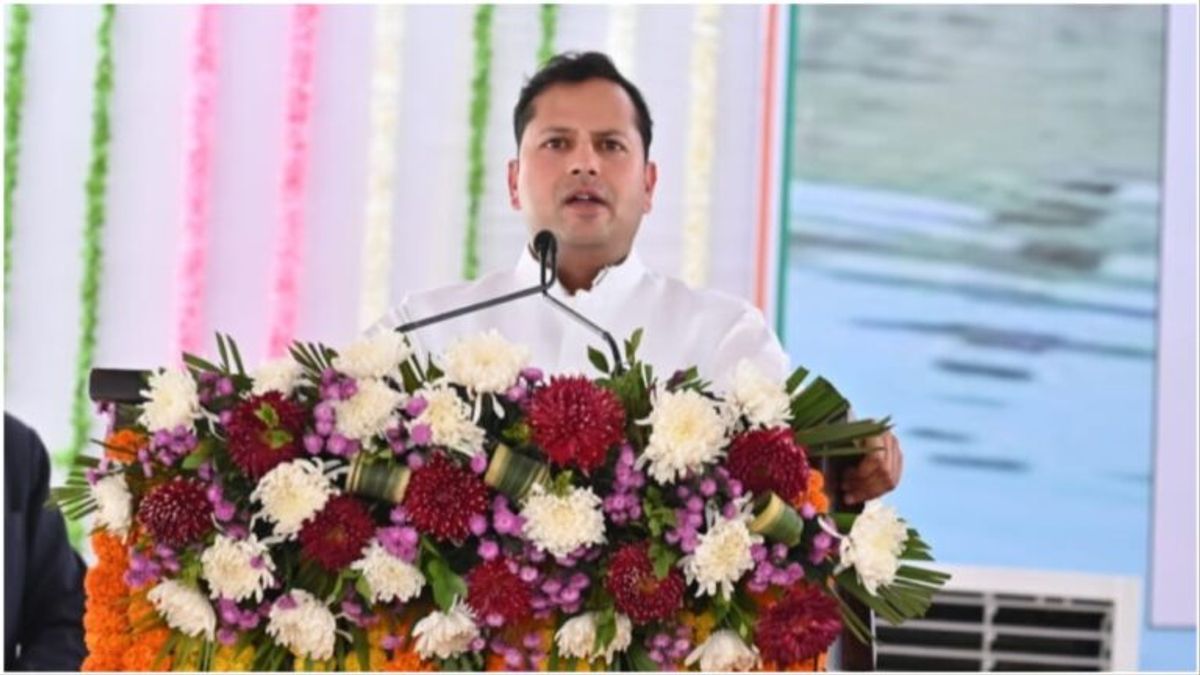 ईडी दफ्तर से बाहर आने के बाद वैभव गहलोत ने बताया- बंद कमरे में उनसे क्या पूछा गया? आरोपों पर वैभव गहलोत ने किया किरोड़ीलाल पर पलटवार, बोले- 10-12 साल पुराने मुद्दा हैं, नया कुछ नहीं