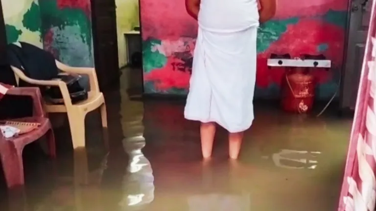 धौलपुर में भारी बारिश के बाद घरों में घुस गया पानी. तस्वीर: