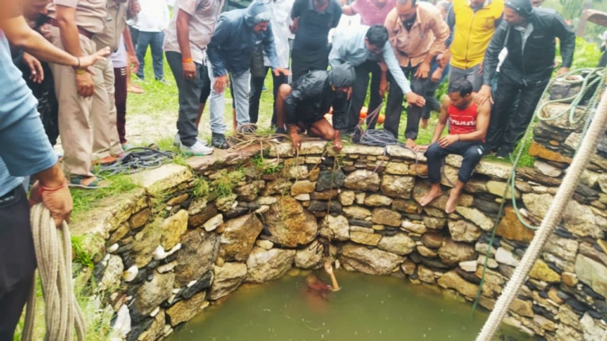 अजमेर: तीन बच्चों को लेकर निकला पिता एक-एक कर कुएं में फेंकने लगा, सामने आया ये दर्दनाक मंजर पिता ने अपने ही मासूम बेटा-बेटी को कुएं में फेंका, एक की मौत व बेटी का इलाज जारी