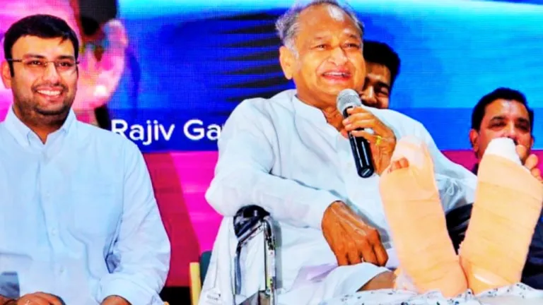 पैरों में चोट के बावजूद पालनहार लाभार्थियों तक पहुंचे CM गहलोत, जयराम रमेश ने की तारीफ
