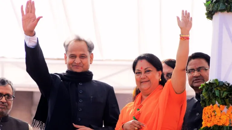 CM गहलोत ने बताया वसुंधरा राजे से क्यों नहीं होती है उनकी बातचीत, बोले- ये उनकी गलती थी CM पद से दूर वसुंधरा राजे बनेंगी गहलोत की पड़ोसी, सामने आई ये अहम जानकारी