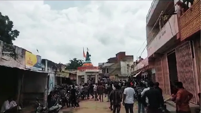 भीलवाड़ा: छात्रा को पानी में पेशाब मिलाकर पिलाया, बैग में लव लेटर भी रखा, जमकर हुआ बवाल