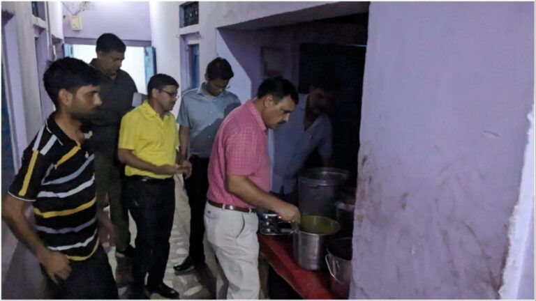 करौली: संभागीय आयुक्त ने इंदिरा रसोई का किया औचक निरीक्षण, हालात देख बदला IAS अधिकारी का मूड