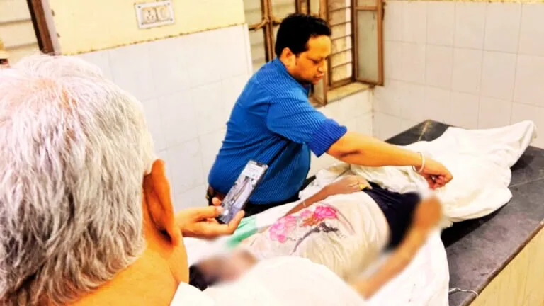 करौली में दलित छात्रा का शव कुएं में मिला, दुष्कर्म के बाद एसिड फेंककर हत्या करने की आशंका करौली में दलित छात्रा का शव कुएं में मिला, दुष्कर्म के बाद एसिड फेंककर हत्या करने की आशंका