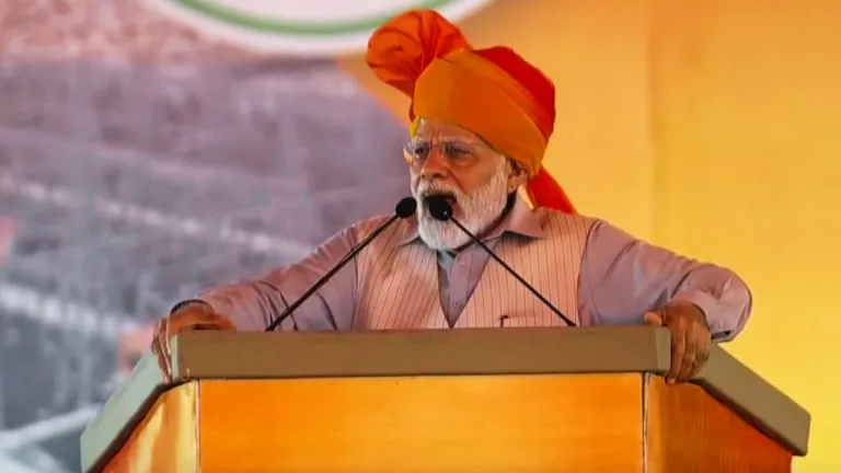 बीजेपी ने परिवर्तन यात्रा के लिए खास प्लान! जयपुर में मोदी की बड़ी जनसभा की तैयारी बीकानेर में गहलोत सरकार पर बरसे PM मोदी, बोले- भ्रष्टाचार की ये नुरा कुश्ती बहुत हुई