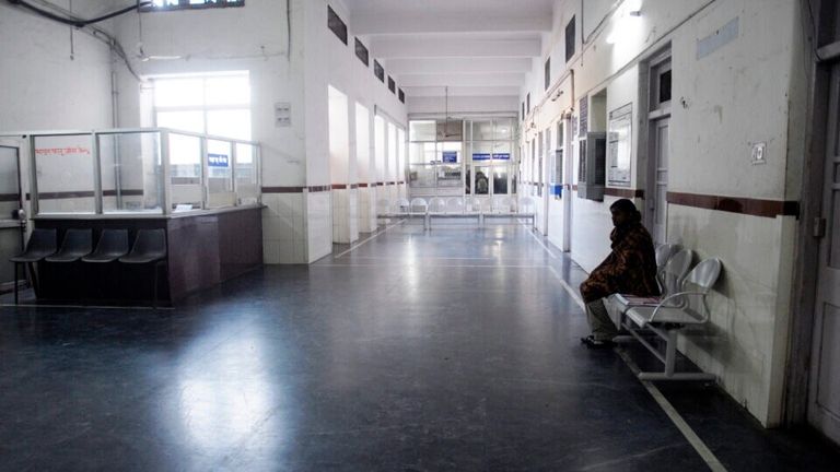 जयपुरः SMS हॉस्पिटल में बड़ी लापरवाही! 18 लोगों के ऑपरेशन के बाद चली गई आखों की रोशनी, मरीज परेशान NewsTak