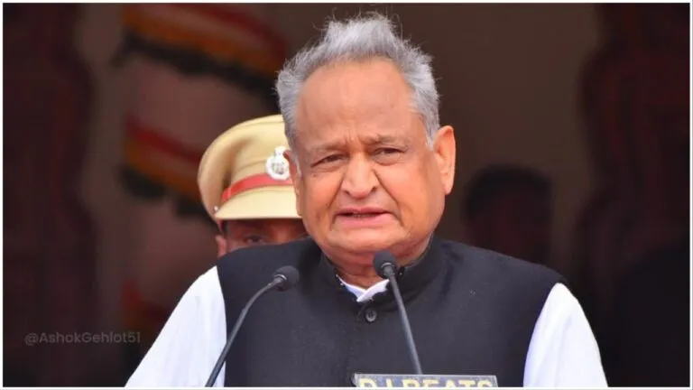 ‘चौथी बार सीएम के लिए राजस्थान की जनता आपको क्यों दें वोट’, देखिए मुख्यमंत्री गहलोत ने क्या दिया जवाब 'कई वकील जो लिखकर ले जाते हैं वही जजमेंट आता है', CM गहलोत ने न्यायपालिका पर लगाए गंभीर आरोप