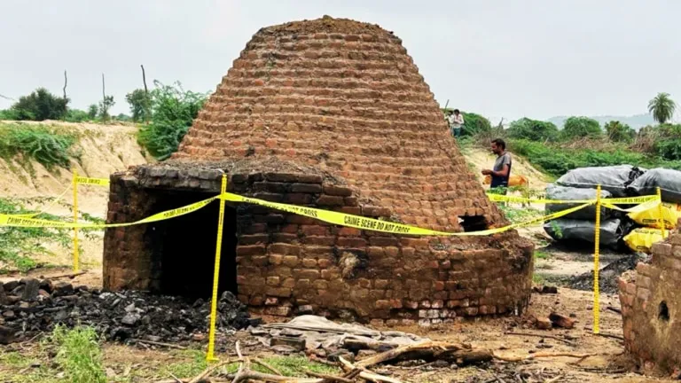 भीलवाड़ा में 14 साल की लड़की को कोयला बनाने की भट्टी में जलाया, हड्डियों का होगा DNA टेस्ट भीलवाड़ा में 14 साल की लड़की को कोयला बनाने की भट्टी में जलाया, हड्डियों का होगा DNA टेस्ट