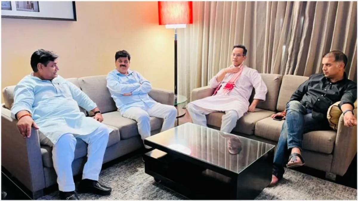 Rajasthan Assembly Election 2023: कांग्रेस में टिकट को लेकर मंथन शुरू, गौरव गोगोई पहुंचे जयपुर Rajasthan Assembly Election 2023: कांग्रेस में टिकट को लेकर मंथन शुरू, गौरव गोगोई जयपुर में कर रहे मीटिंग