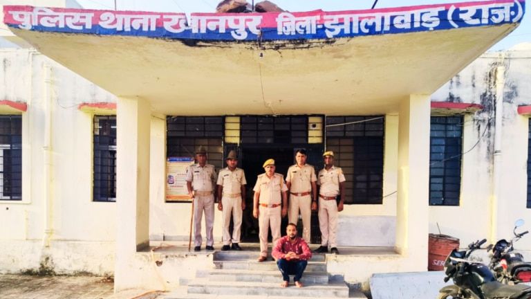 झालावाड़: 1 साल के बेटे को अकेला देखकर पिता ने घोंटा गला, पुलिस को बोला- अशुभ था झालावाड़: 1 साल के बेटे को अकेला देखकर पिता ने घोंटा गला, पुलिस को बोला- अशुभ था