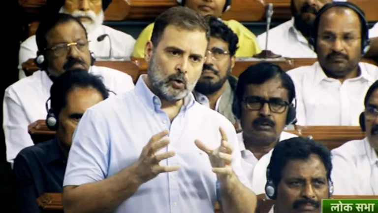 मानगढ़ दौरे से पहले PM Modi पर बरसे राहुल गांधी, रामायण के इन पात्रों से कर दी तुलना मानगढ़ दौरे से पहले संसद में केंद्र पर बरसे राहुल गांधी, कहा- मणिपुर में आपने भारत माता की हत्या की