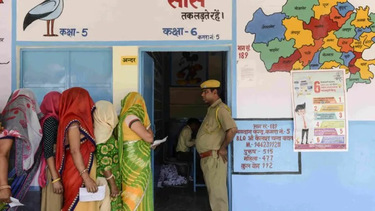 Rajasthan Election 2023: इन 3 कैटेगरी के लोग घर बैठे कर पाएंगे मतदान, पहली बार होगा ऐसा Rajasthan Election 2023: इन 3 कैटेगरी के लोग घर बैठे कर पाएंगे मतदान, पहली बार होगा ऐसा