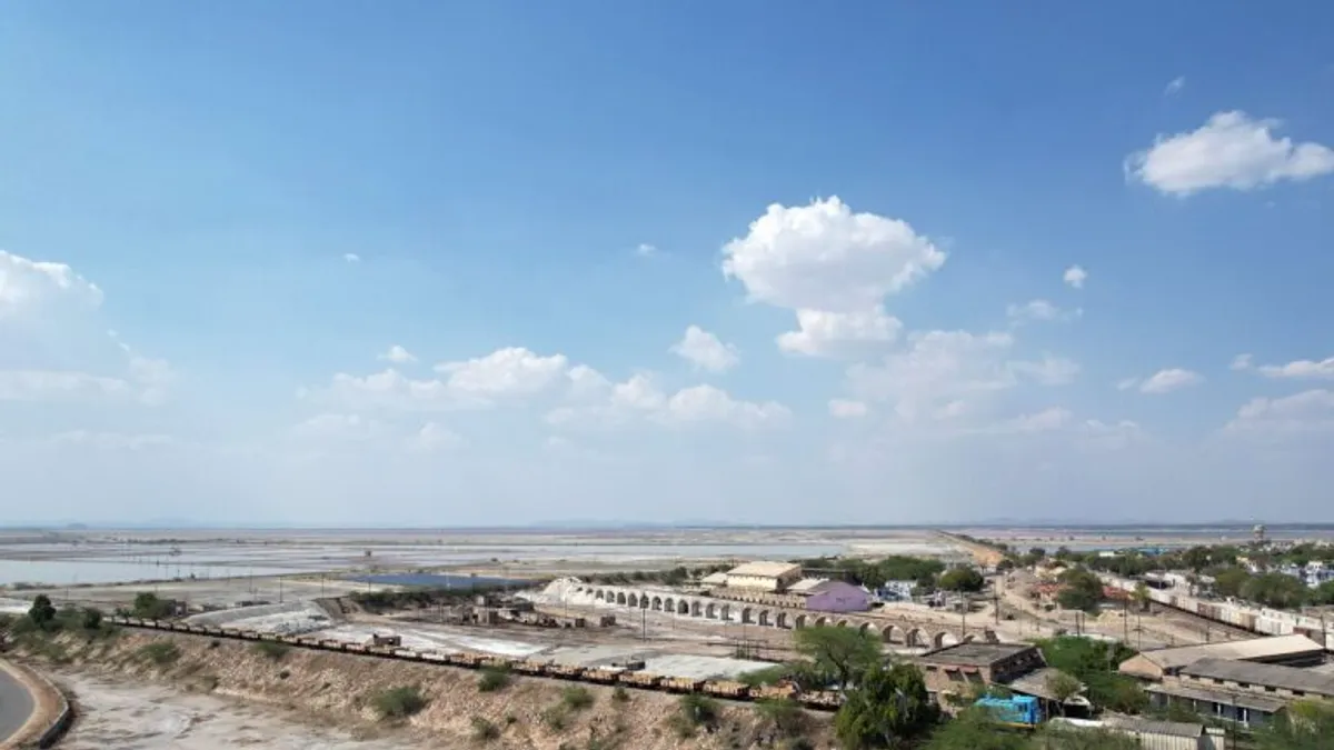 अगले 4-5 दिन कैसा रहेगा राजस्थान का मौसम? सीकर, सिरोही समेत इन जिलों में बढ़ी ठंड अगले 4-5 दिन कैसा रहेगा राजस्थान का मौसम? सीकर, सिरोही समेत इन जिलों में बढ़ी ठंड