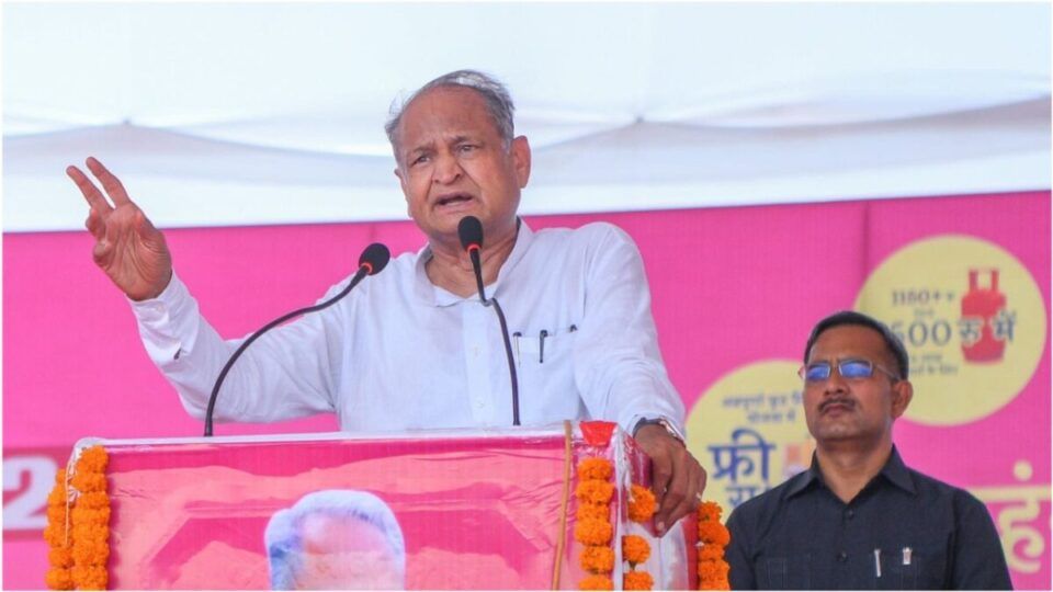 भीलवाड़ा: मुख्यमंत्री अशोक गहलोत के सामने युवाओं ने लगाए मोदी-मोदी के नारे, सीएम ने भी यूं दिया