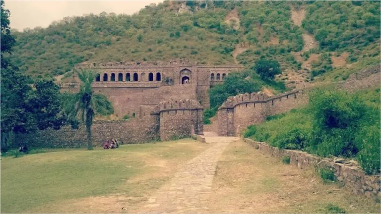 Rajasthan Tourism: राजस्थान में मौजूद है एशिया का सबसे भूतिया महल, इसके पीछे की ये कहानी जानते हैं आप?