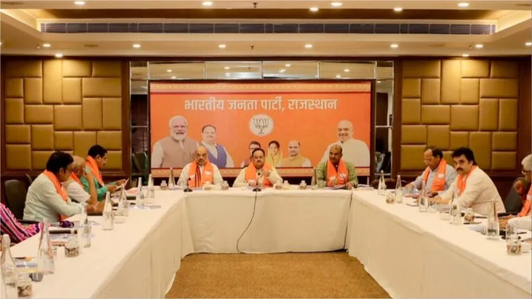 Rajasthan election: बीजेपी के दिग्गजों का दिल्ली में जमावड़ा, उम्मीदवारों की पहली लिस्ट पर मंथन Rajasthan: किसी चेहरे पर चुनाव नहीं लड़ेगी भाजपा! कोर कमेटी में चुनाव का रोड मैप तैयार, देर रात तक चला