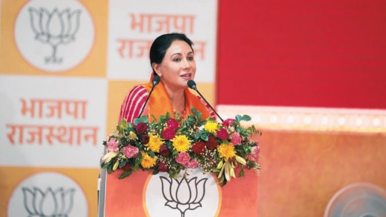 कौन हैं दीया कुमारी, राजस्थान की सियासत में क्यों है इनकी चर्चा? मोदी के मंच पर क्या हुआ था, जानें जानें कौन हैं दीया कुमारी जिन्हें वसुंधरा राजे के विकल्प के तौर पर तैयार कर रही बीजेपी!