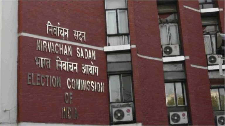 Rajasthan: विधानसभा चुनाव से पहले निर्वाचन आयोग ने उठाया बड़ा कदम, अब घर बैठे कर सकेंगे वोट! Rajasthan: विधानसभा चुनाव से पहले निर्वाचन आयोग ने उठाया बड़ा कदम, अब घर बैठे कर सकेंगे वोट!