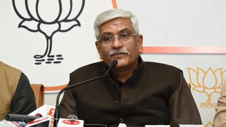 Rajasthan: मुश्किल में फंसे केंद्रीय मंत्री गजेंद्र सिंह शेखावत, इस बात को लेकर सिरोही थाने में दर्ज हुआ केस Rajasthan Politics: मुश्किल में फंसे केंद्रीय मंत्री गजेंद्र सिंह शेखावत, इस बात को लेकर सिरोही थाने में