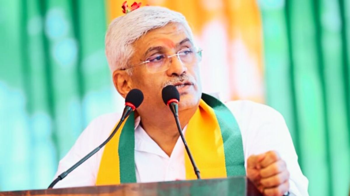 गजेंद्र सिंह शेखावत से उनके ही क्षेत्र की जनता है नाराज? लोग बोले- उनका टिकट कटना चाहिए! क्या सनातन इतना बेचारा हो गया कि उसकी तुलना HIV/AIDS से करे: केंद्रीय मंत्री शेखावत