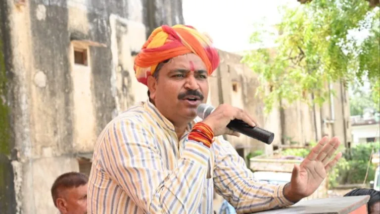 Rajasthan: चुनाव से पहले गहलोत के मंत्री का उसी के विधानसभा क्षेत्र में विरोध, लोगों ने यूं निकाली