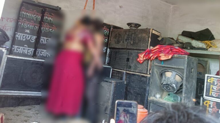 धौलपुरः दुकान में लटके थे युवक-महिला के शव, संदिग्ध अवस्था में मिली डेडबॉडी, गुत्थी सुलझाने में जुटी पुलिस NewsTak