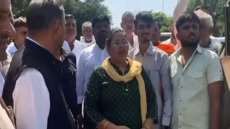 Rajasthan: टिकट के लिए भिड़े पूर्व विधायक के पुत्र-पुत्री, भाजपा दफ्तर में भाई को बहन ने चप्पलों से पीटा
