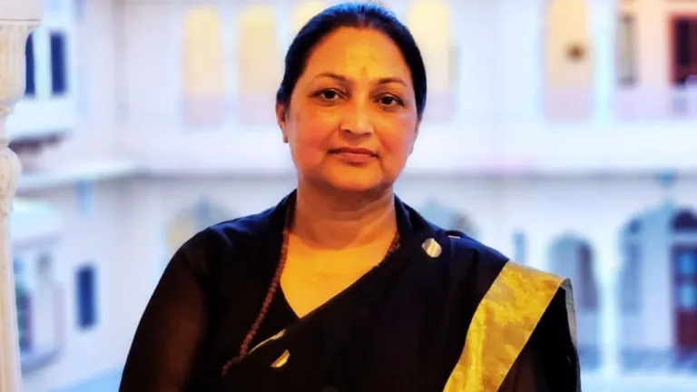 टिकट कटने पर अनीता सिंह के बागी तेवर, निर्दलीय लड़ने का ऐलान करते हुए BJP पर निकाली भड़ास BJP उम्मीदवार और सांसद देवजी पटेल के काफिले पर हमला, लाठियों से तोड़े गाड़ियों के शीशे, देखें Video
