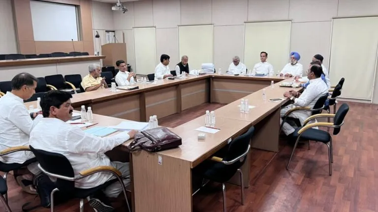 Rajasthan Elections: दिल्ली में कांग्रेस स्क्रीनिंग कमेटी की बैठक संपन्न, कितने नामों पर हुई चर्चा, कब आएगी पहली सूची? जानें Rajasthan: दिल्ली में स्क्रीनिंग कमेटी की बैठक संपन्न, कितने नामों पर हुई चर्चा, कब आएगी पहली लिस्ट,