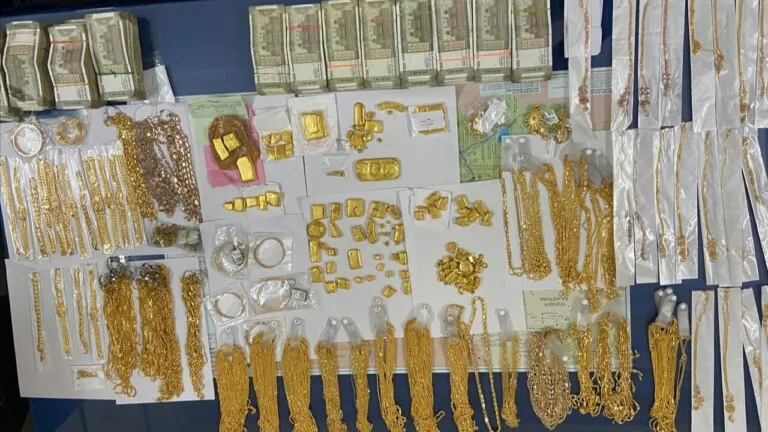 कोटाः ट्रेन में यात्री ले जा रहे थे करोड़ों का सोना और नगदी, पुलिस भी देखकर हो गई हैरान! NewsTak