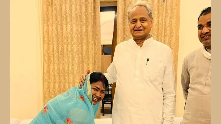 MLA expelled from BJP Shobharani joins Congress.