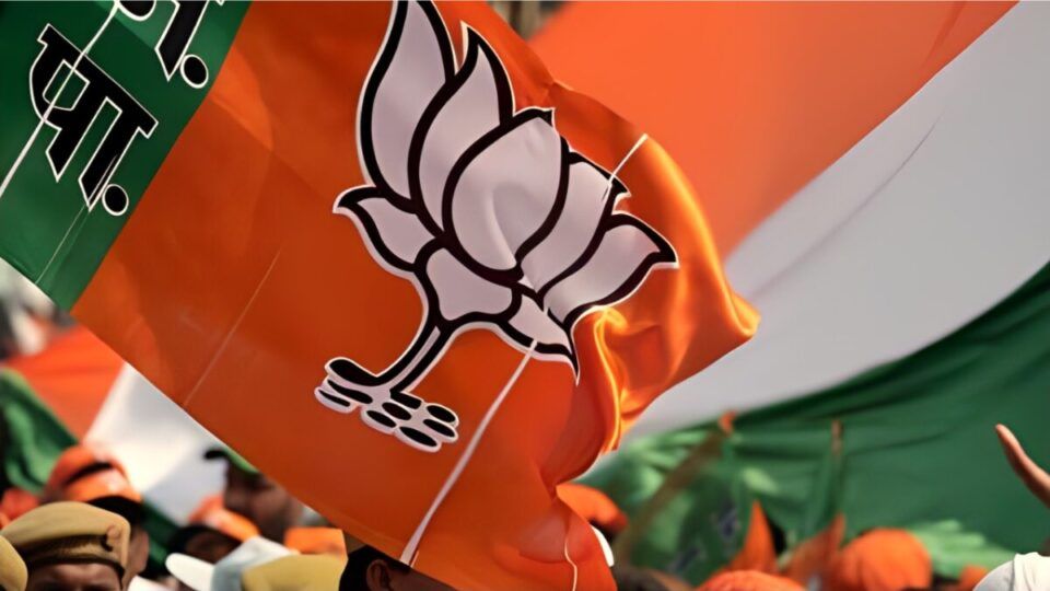 Rajasthan Election: चुनाव से पहले बीजेपी को बड़ा झटका, 20 बड़े नेताओं ने पार्टी से दिया इस्तीफा Rajasthan Election: चुनाव से पहले बीजेपी को बड़ा, 20 बड़े नेताओं ने पार्टी से दिया इस्तीफा