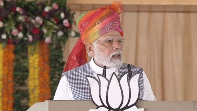 Rajasthan Election: कांग्रेस के गढ़ में PM मोदी बोले; कमल का बटन ऐसे दबाओ जैसे फांसी दे रहे हो Rajasthan Election: कांग्रेस के गढ़ में PM मोदी बोले; कमल का बटन ऐसे दबाओ जैसे फांसी दे रहे हो