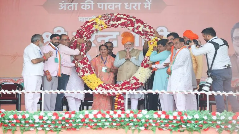 Big Political Picture: PM मोदी के मंच पर पहली बार इस अंदाज में दिखीं वसुंधरा राजे