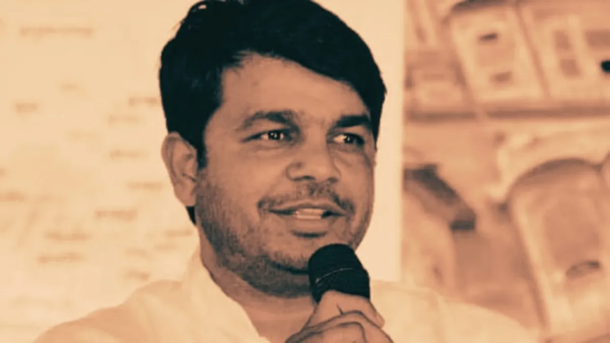 अलवर में CM योगी के मंच पर गुरुद्वारे को नासूर बताया, राजस्थान से पंजाब तक भड़का सिख समाज अलवर में सीएम योगी के मंच पर गुरुद्वारे को नासूर बताया, राजस्थान से पंजाब तक भड़का सिख समाज