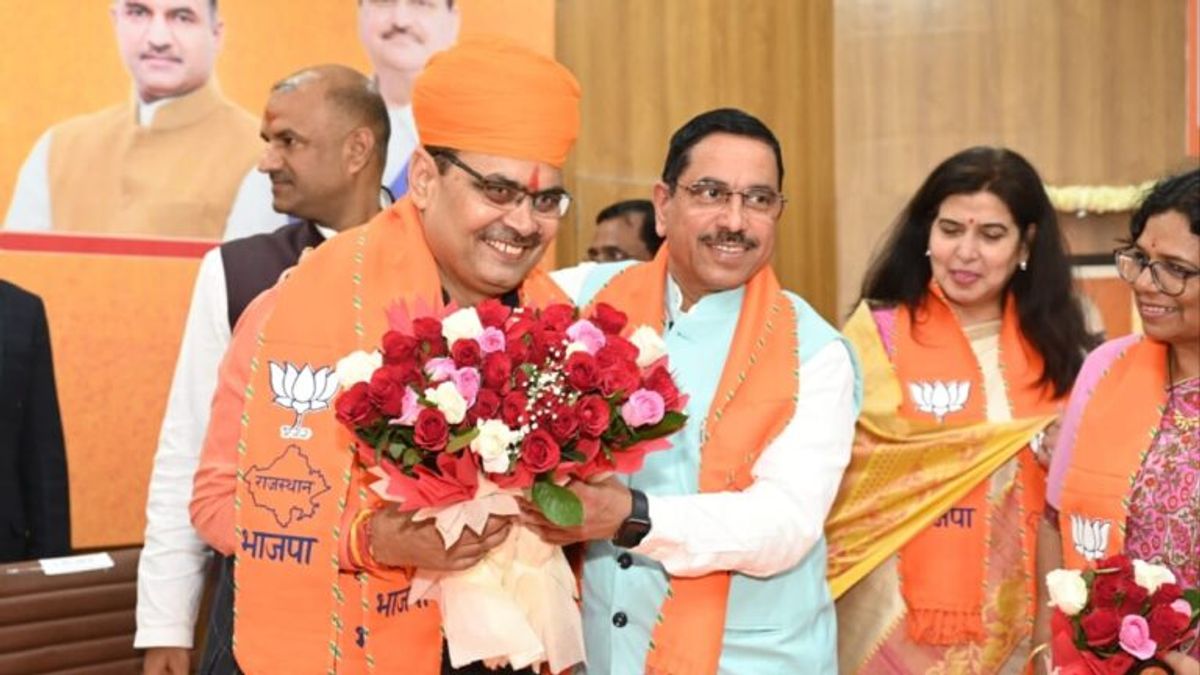 Rajasthan New CM: नए मुख्यमंत्री भजन लाल शर्मा लोन लेकर करा रहे बेटे की पढ़ाई Rajasthan New CM: नए मुख्यमंत्री भजन लाल शर्मा लोन लेकर करा रहे बेटे की पढ़ाई