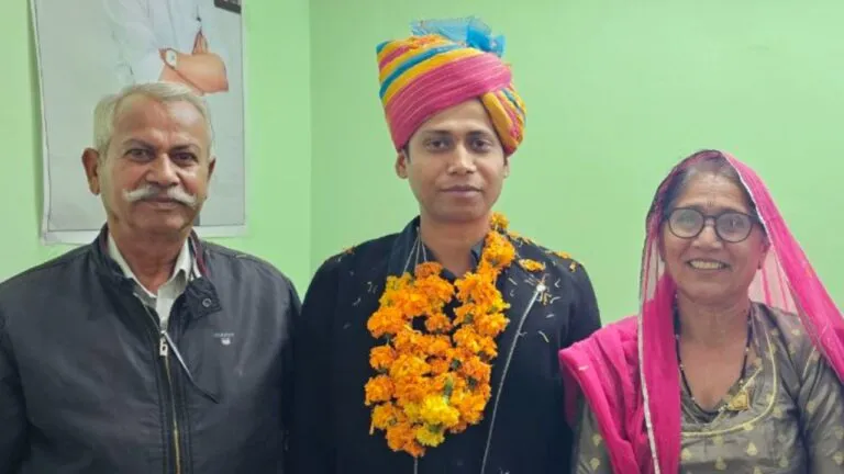 प्रेरणादायक कहानी: बाड़मेर के युवा ने हासिल की बड़ी सफलता, कंपनी में मिला सालाना एक करोड़ का पैकेज प्रेरणादायक कहानी: बाड़मेर के युवा ने हासिल की बड़ी सफलता, कंपनी में सालाना मिला एक करोड़ का