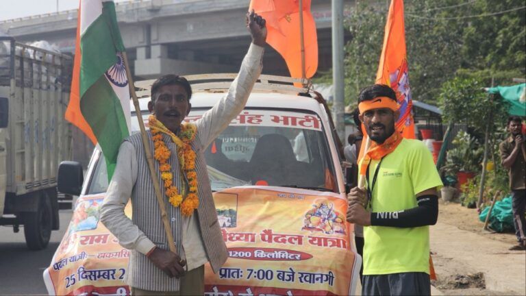 रामलला के प्रति ऐसी श्रद्धा: बाड़मेर से दर्शन के लिए पैदल निकल पड़े दो शख्स, 45 दिन में पहुंचेंगे अयोध्या रामलला के प्रति ऐसी श्रद्धा: बाड़मेर से दर्शन के लिए पैदल निकल पड़े दो शख्स, 45 दिन में पहुंचेंगे