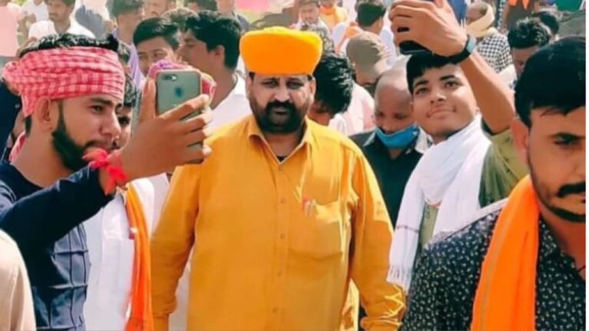 Sukhdev Singh Gogamedi murder: आरोपियों तक कैसे पहुंचे हथियार? हो गया साजिश का खुलासा Sukhdev Singh Gogamedi: धरना हुआ समाप्त, 11 मांगों समेत इस शर्त पर हुआ पोस्टमार्टम, पैतृक गांव में होगा अंतिम