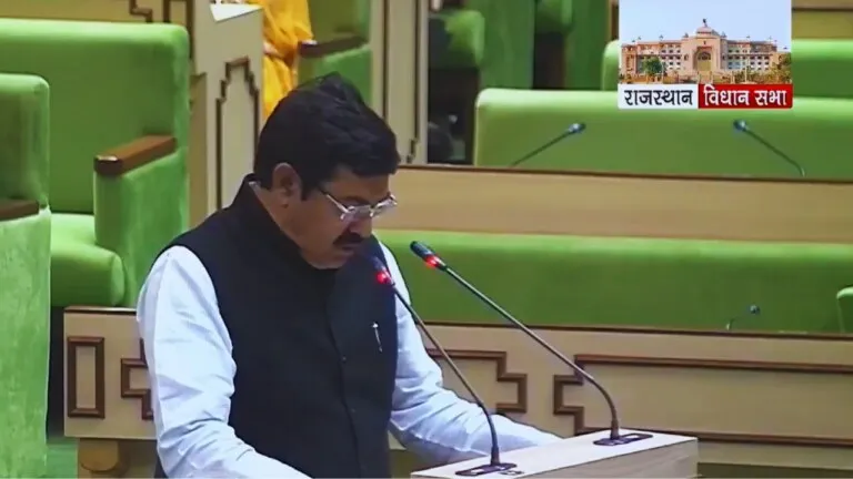 बीजेपी के बागी विधायकों ने इस अंदाज में ली शपथ, विधानसभा के बाहर मच गया बवाल! NewsTak