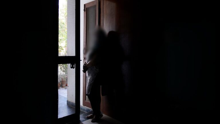 Rajasthan: बहला-फुसलाकर नाबालिग से गैंगरेप, पुलिस ने 2 रिश्तेदारों के खिलाफ दर्ज किया केस Rajasthan: बहला-फुसलाकर नाबालिग से गैंगरेप, पुलिस ने 2 रिश्तेदारों के खिलाफ दर्ज किया केस