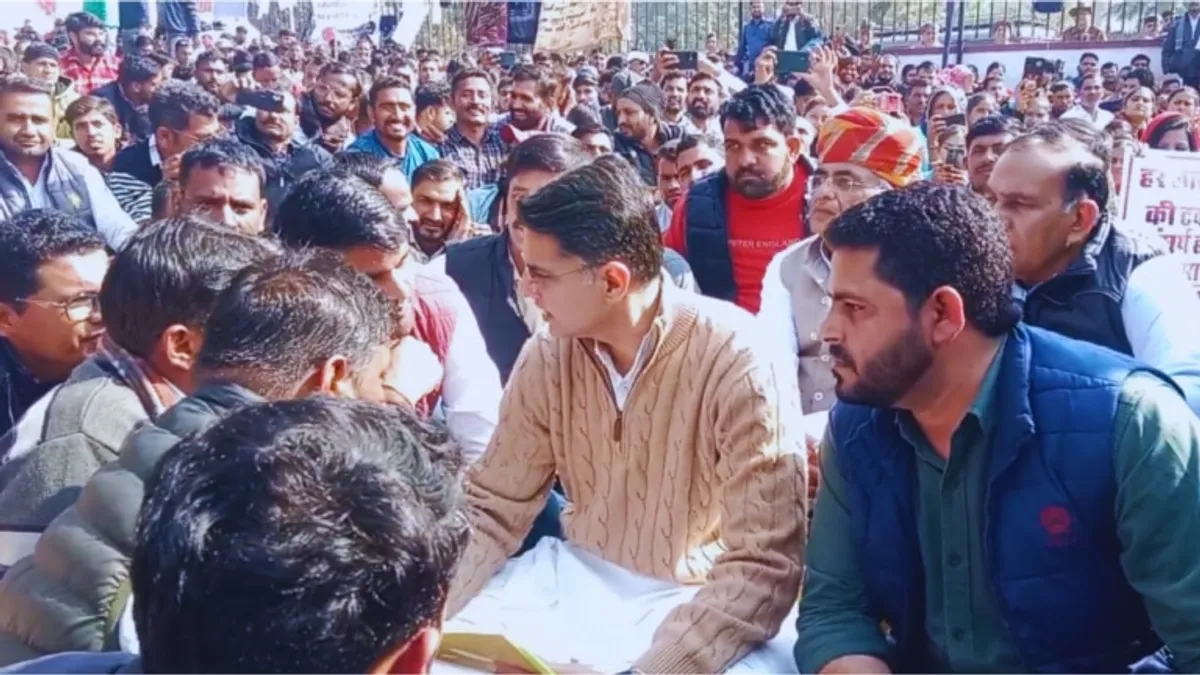 राजीव गांधी युवा मित्रों का अनिश्चितकालीन धरना, पायलट भी पहुंचे शहीद स्मारक sachin pilot