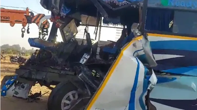 Rajasthan: स्कूली बच्चों को लेकर टूर पर निकली स्कूल बस ट्रक से टकराई और हो गई ये अनहोनी NewsTak