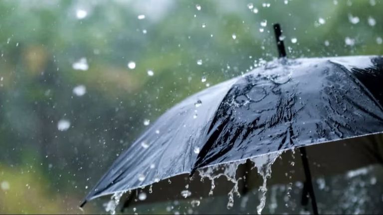 Rajasthan Weather: किसानों की बढ़ेगी टेंशन, मौसम विभाग ने फिर जारी की बारिश की चेतावनी, इन जिलों में होगा असर Rajasthan Weather: किसानों की बढ़ेगी टेंशन, मौसम विभाग ने फिर जारी की बारिश की चेतावनी, जानें किस जिले में होगा असर