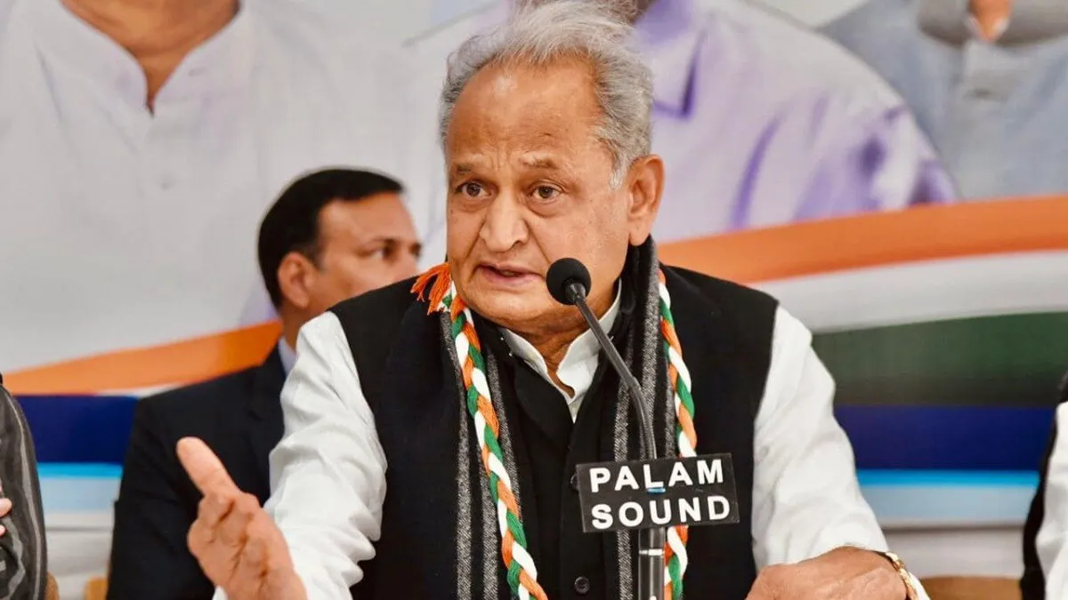 Rajasthan: वसुंधरा राजे के पड़ोसी बने गहलोत, बोले- 'रिमोट से चल रही है सरकार, CM से ज्यादा डिप्टी सीएम पावरफुल'