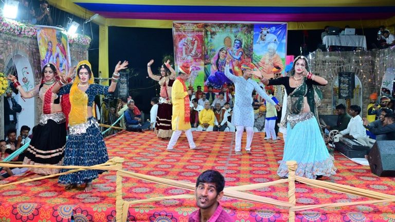 होली से पहले ही चढ़ने लगा खुमार, शेखावाटी में उत्सव में कलाकारों ने मचाया धमाल NewsTak